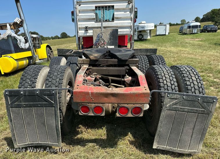 image for item OC9161 1987 Peterbilt 379  semi truck