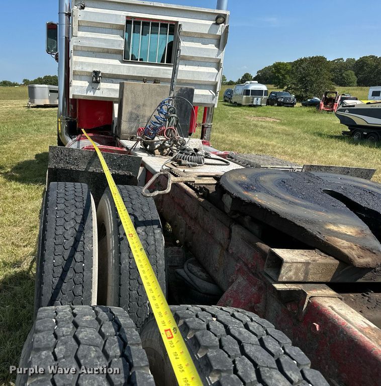 image for item OC9161 1987 Peterbilt 379  semi truck