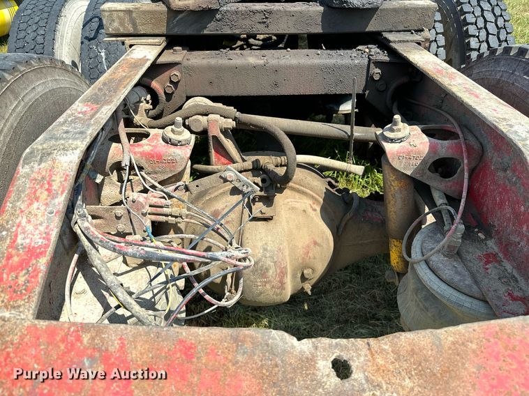 image for item OC9161 1987 Peterbilt 379  semi truck