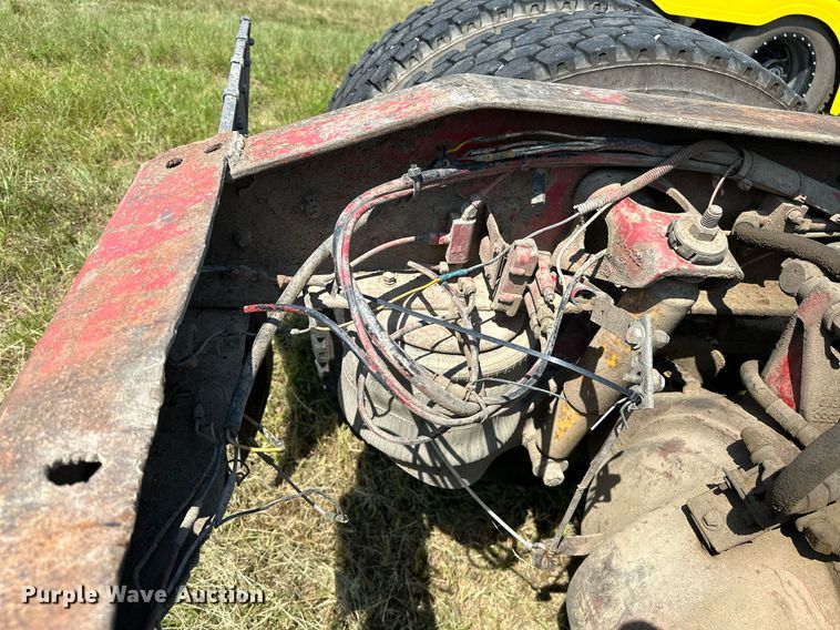 image for item OC9161 1987 Peterbilt 379  semi truck