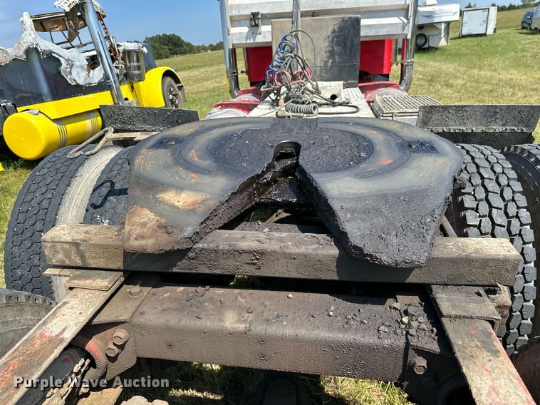 image for item OC9161 1987 Peterbilt 379  semi truck