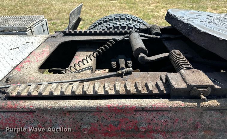 image for item OC9161 1987 Peterbilt 379  semi truck