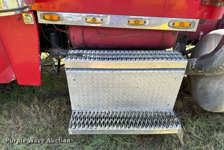 image for item OC9161 1987 Peterbilt 379  semi truck