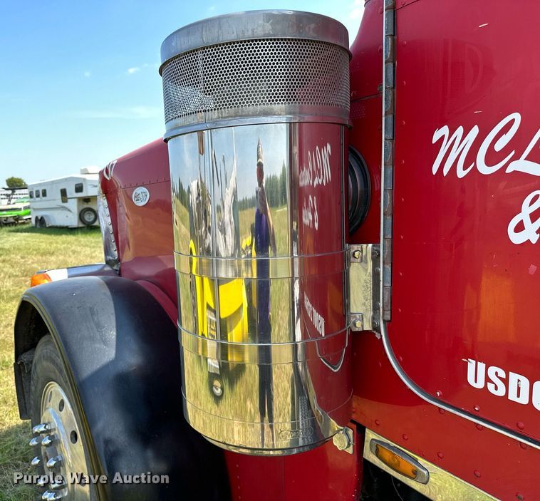 image for item OC9161 1987 Peterbilt 379  semi truck