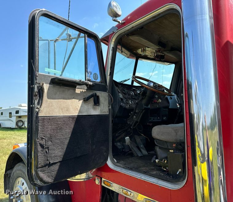 image for item OC9161 1987 Peterbilt 379  semi truck