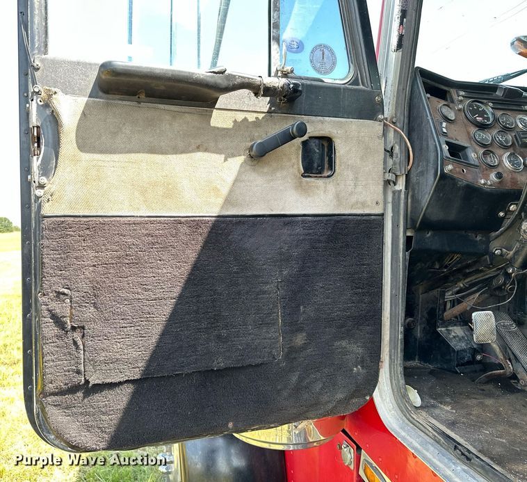 image for item OC9161 1987 Peterbilt 379  semi truck