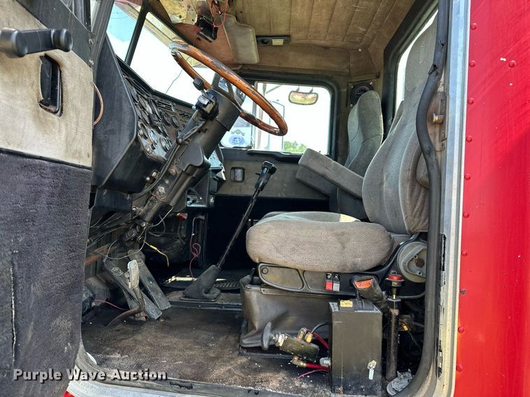 image for item OC9161 1987 Peterbilt 379  semi truck