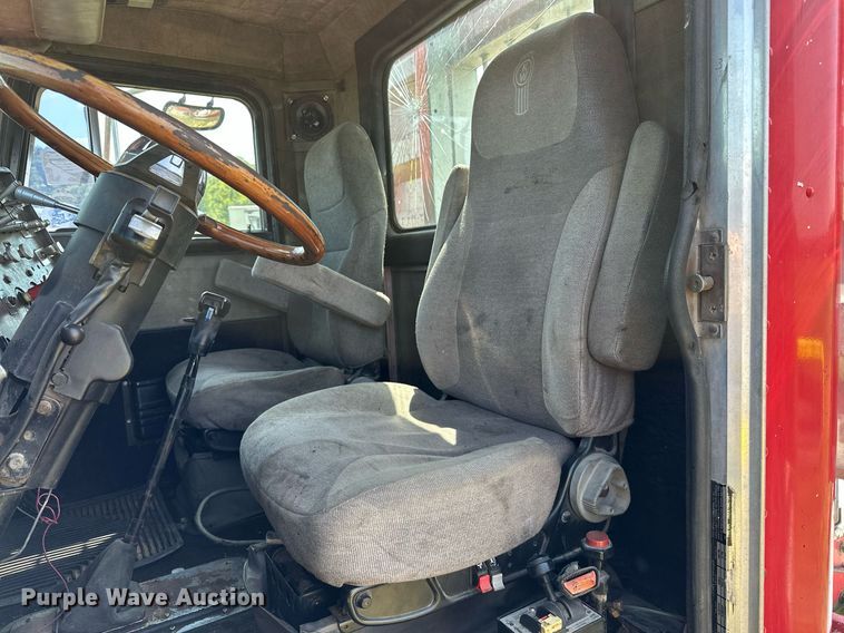 image for item OC9161 1987 Peterbilt 379  semi truck