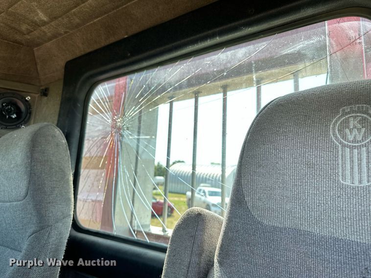 image for item OC9161 1987 Peterbilt 379  semi truck