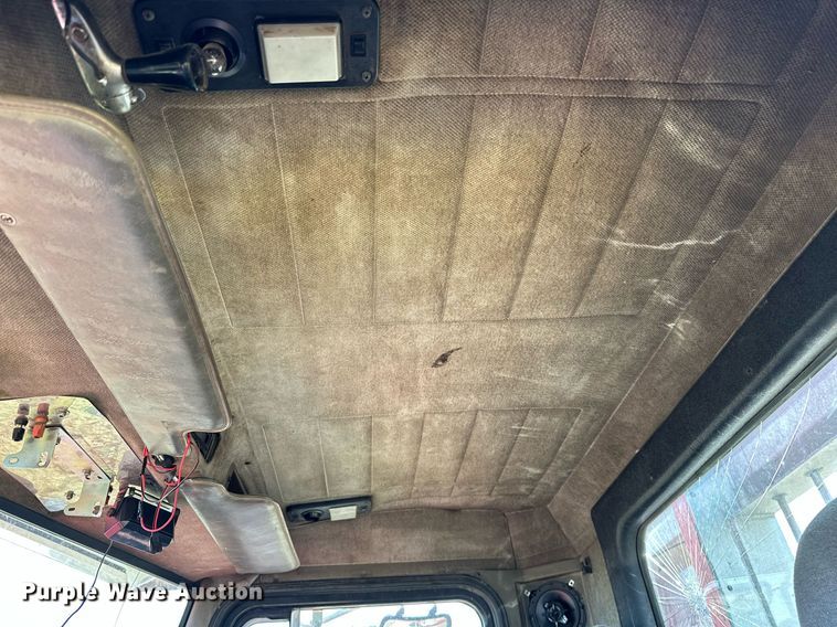 image for item OC9161 1987 Peterbilt 379  semi truck