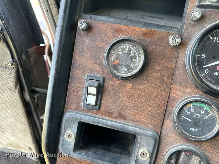 image for item OC9161 1987 Peterbilt 379  semi truck