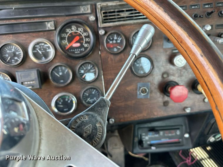 image for item OC9161 1987 Peterbilt 379  semi truck