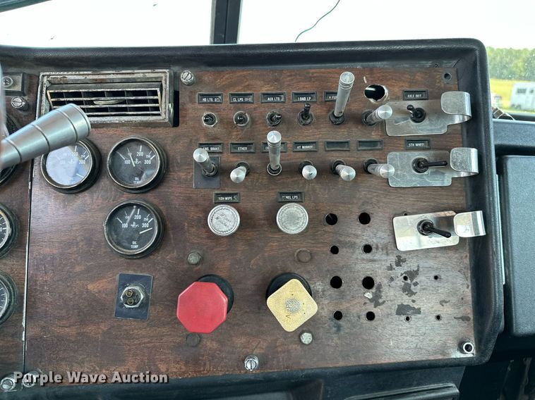 image for item OC9161 1987 Peterbilt 379  semi truck