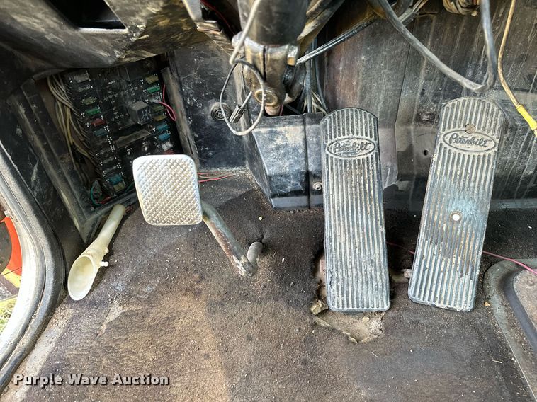 image for item OC9161 1987 Peterbilt 379  semi truck