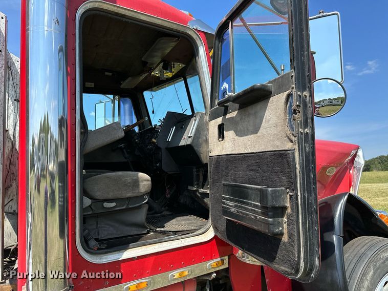 image for item OC9161 1987 Peterbilt 379  semi truck
