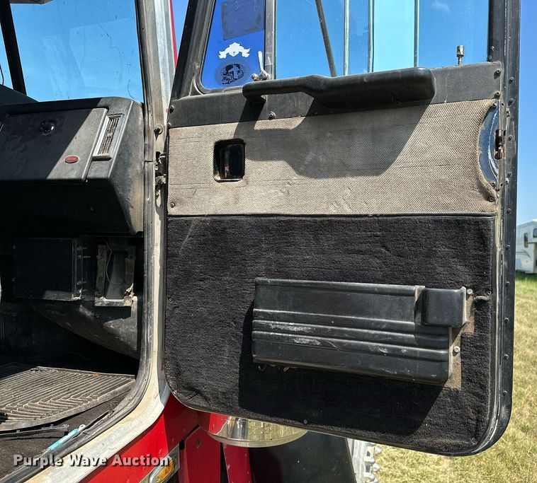 image for item OC9161 1987 Peterbilt 379  semi truck