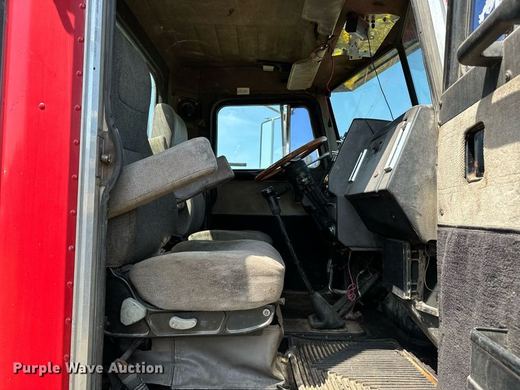 image for item OC9161 1987 Peterbilt 379  semi truck