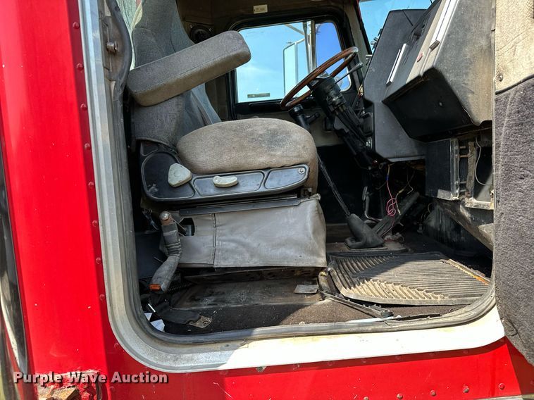 image for item OC9161 1987 Peterbilt 379  semi truck