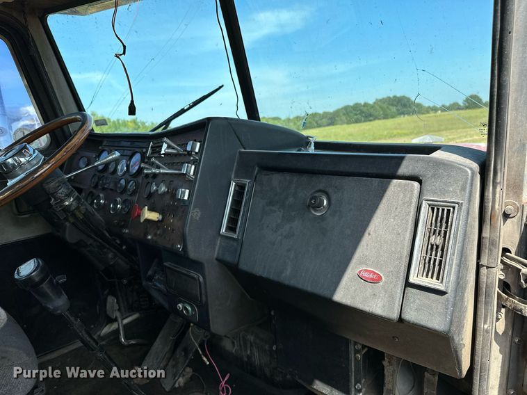 image for item OC9161 1987 Peterbilt 379  semi truck