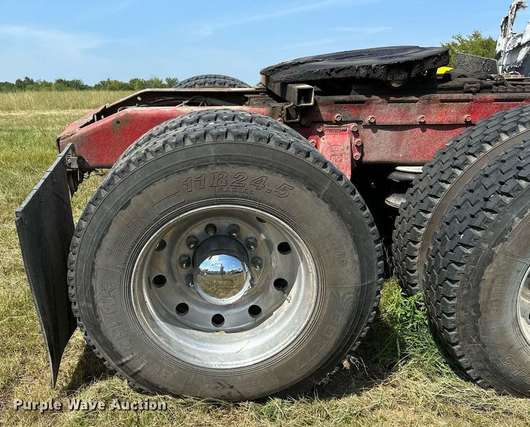 image for item OC9161 1987 Peterbilt 379  semi truck