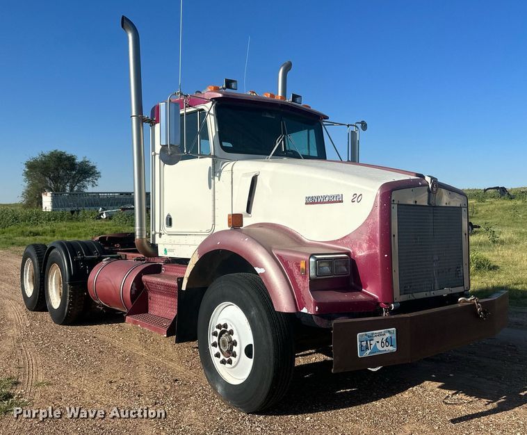 image for item OC9327 1991 Kenworth T800  semi truck