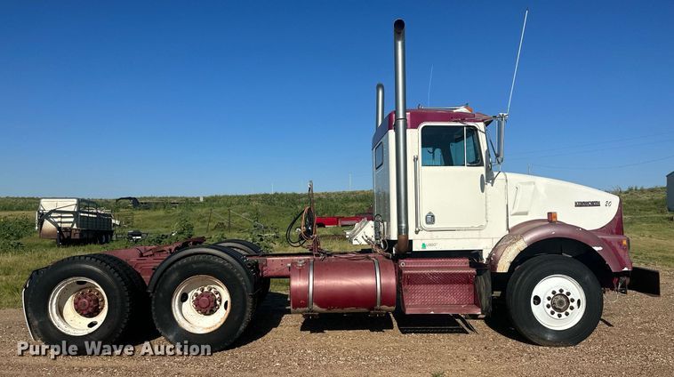 image for item OC9327 1991 Kenworth T800  semi truck