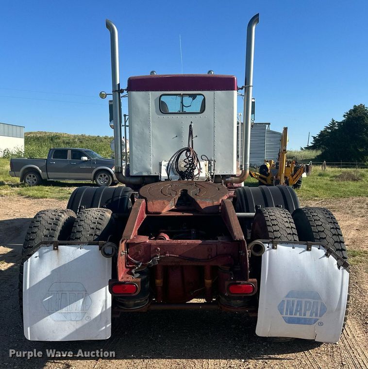 image for item OC9327 1991 Kenworth T800  semi truck