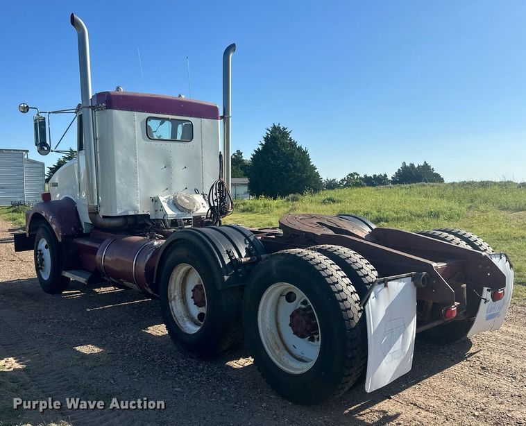 image for item OC9327 1991 Kenworth T800  semi truck