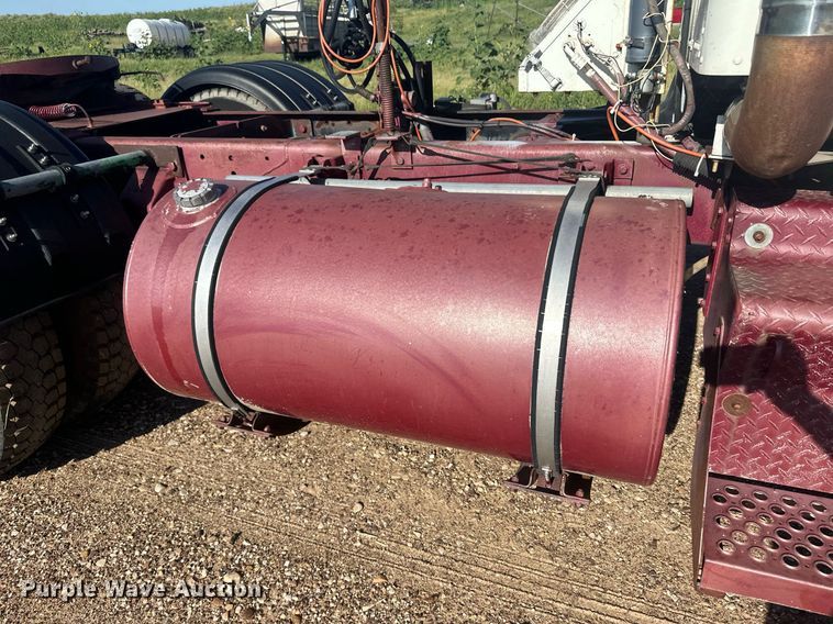 image for item OC9327 1991 Kenworth T800  semi truck