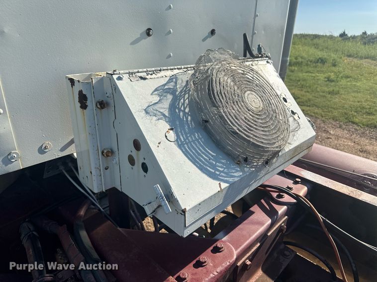 image for item OC9327 1991 Kenworth T800  semi truck