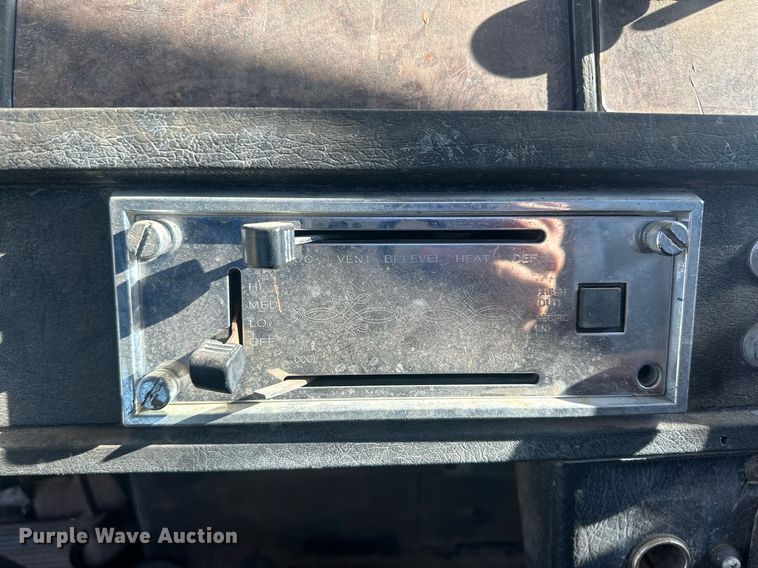 image for item OC9327 1991 Kenworth T800  semi truck