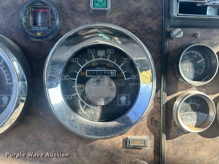 image for item OC9327 1991 Kenworth T800  semi truck