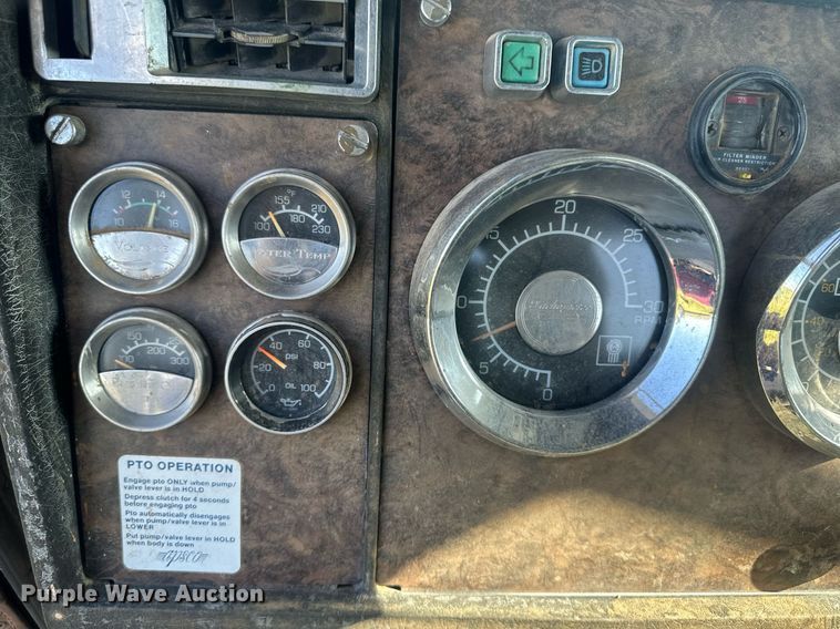 image for item OC9327 1991 Kenworth T800  semi truck