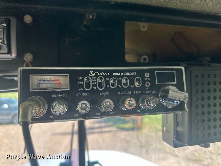 image for item OC9327 1991 Kenworth T800  semi truck