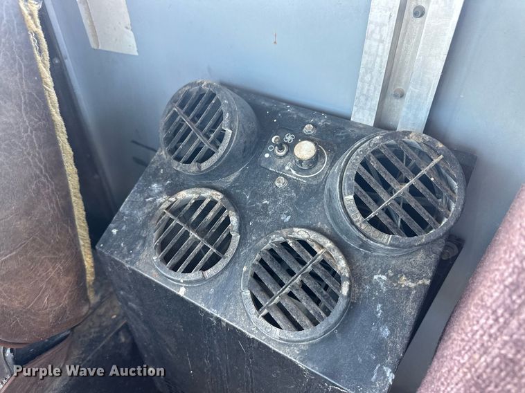 image for item OC9327 1991 Kenworth T800  semi truck