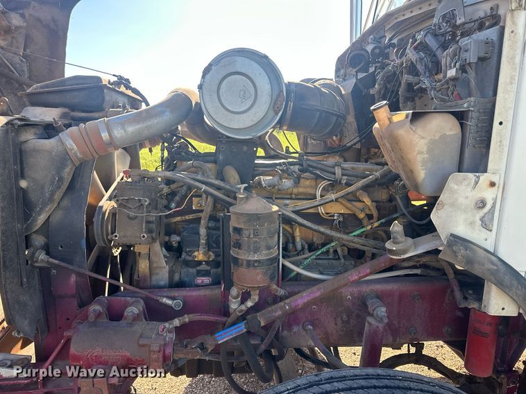 image for item OC9327 1991 Kenworth T800  semi truck