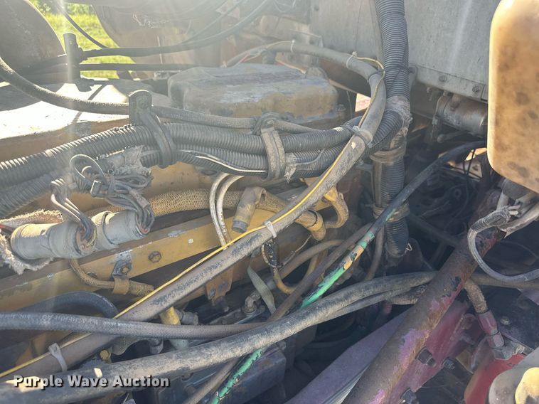 image for item OC9327 1991 Kenworth T800  semi truck