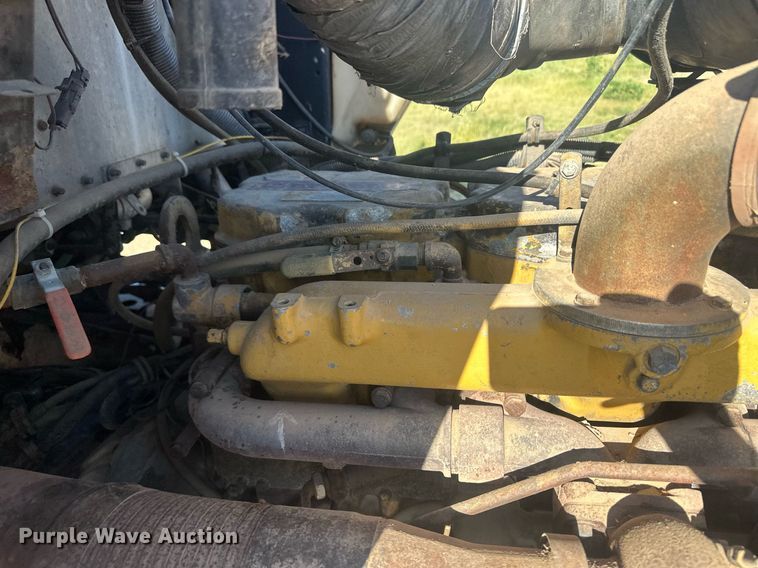 image for item OC9327 1991 Kenworth T800  semi truck