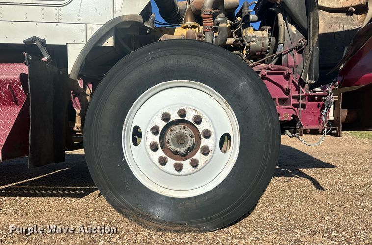 image for item OC9327 1991 Kenworth T800  semi truck