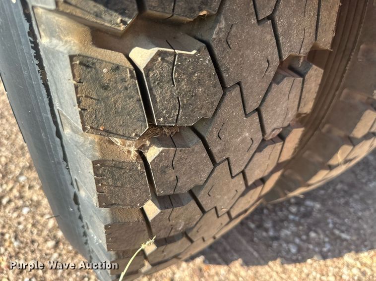 image for item OC9327 1991 Kenworth T800  semi truck