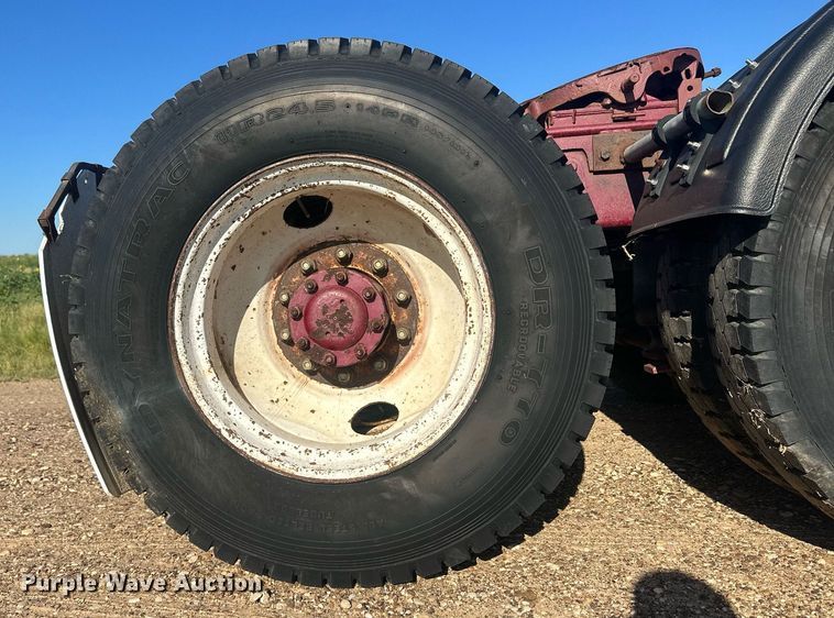 image for item OC9327 1991 Kenworth T800  semi truck