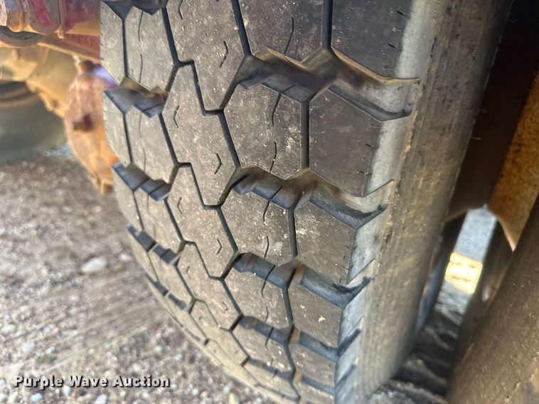 image for item OC9327 1991 Kenworth T800  semi truck