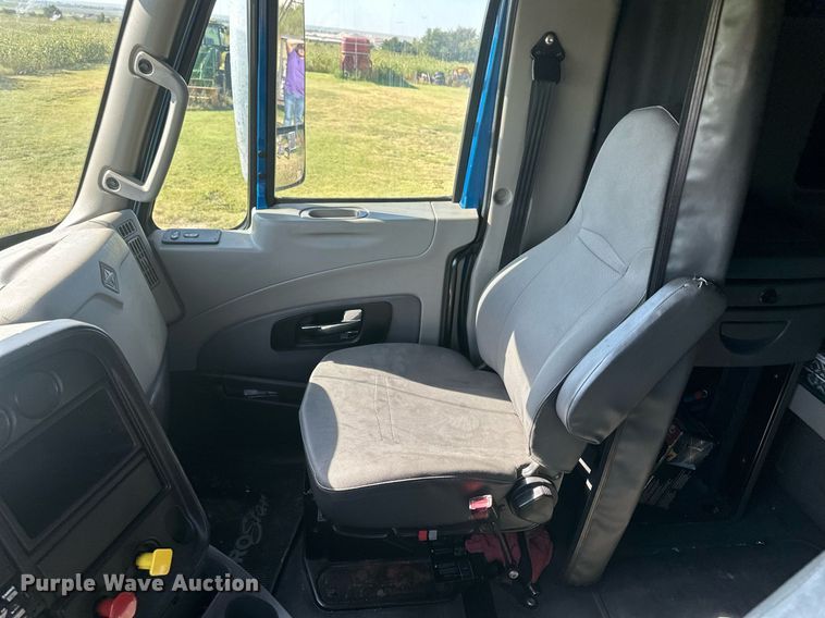 image for item OC9357 2016 International ProStar  semi truck