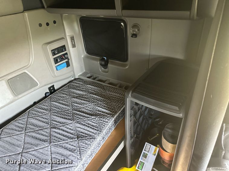 image for item OC9357 2016 International ProStar  semi truck