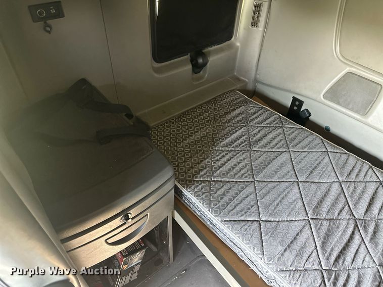 image for item OC9357 2016 International ProStar  semi truck