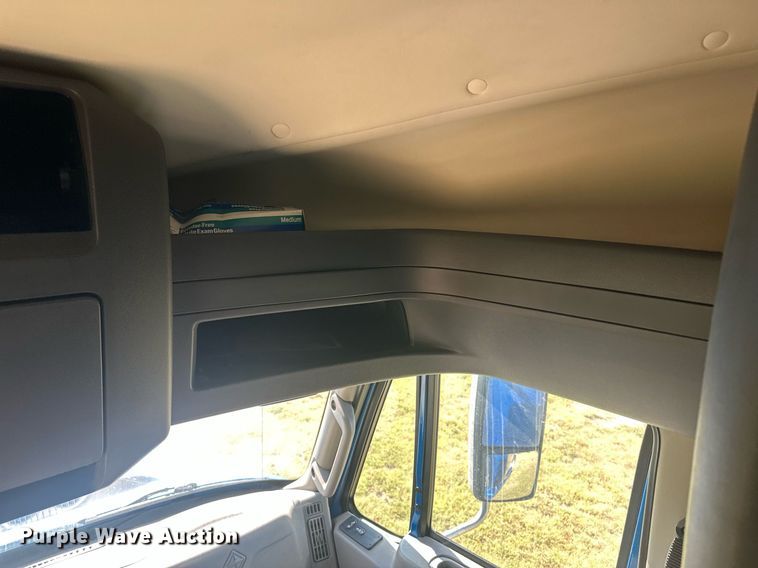 image for item OC9357 2016 International ProStar  semi truck