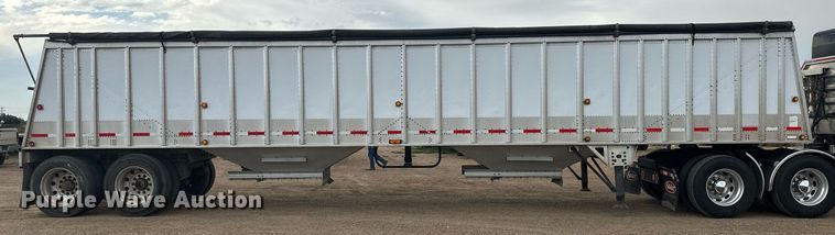 image for item OC9411 2010 Cornhusker  grain trailer