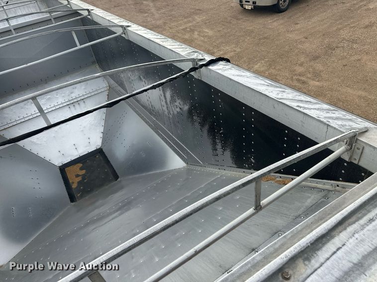 image for item OC9411 2010 Cornhusker  grain trailer