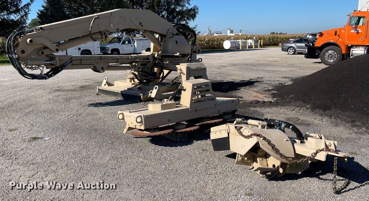 image for item DL3966 2016 Caterpillar  boom mower system