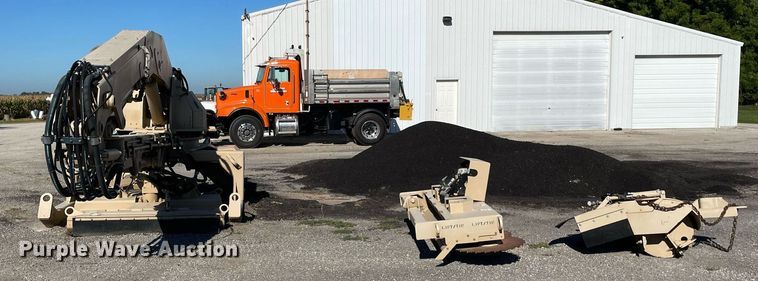 image for item DL3966 2016 Caterpillar  boom mower system